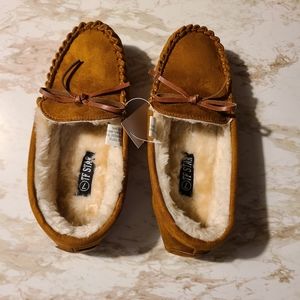 *Size 5** Tag Is Wrong Faux-Suede Fleece-Lined Women’s Moccasin Slippers — Tan